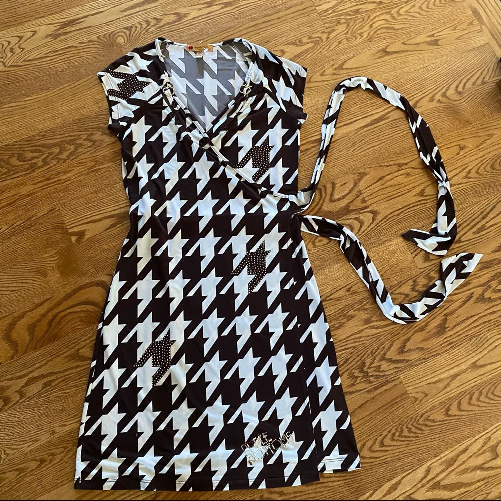 🍎Apple Bottoms wrap-around dress